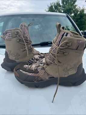 Like new under armor storm proof charger reaper